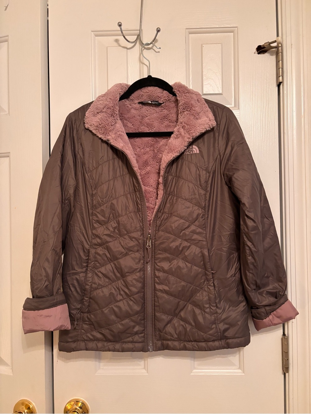 NORTH FACE Women’s Reversible Quilted Jacket in Mauve Pink with Insulated lining